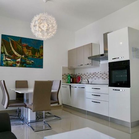 Sesar Apartments Krk - No. 1 Iva Krk Town Eksteriør bilde