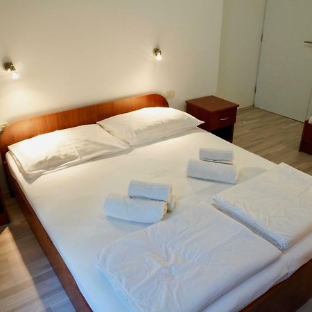 Sesar Apartments Krk - No. 1 Iva Krk Town Eksteriør bilde