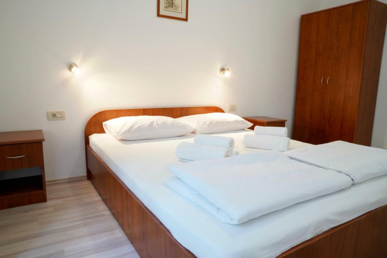 Sesar Apartments Krk - No. 1 Iva Krk Town Eksteriør bilde