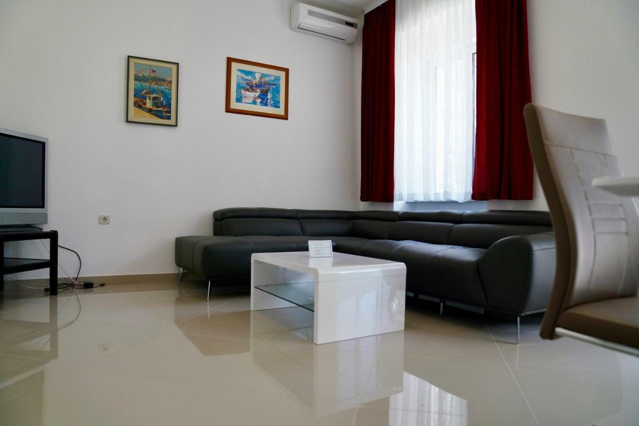 Sesar Apartments Krk - No. 1 Iva Krk Town Eksteriør bilde