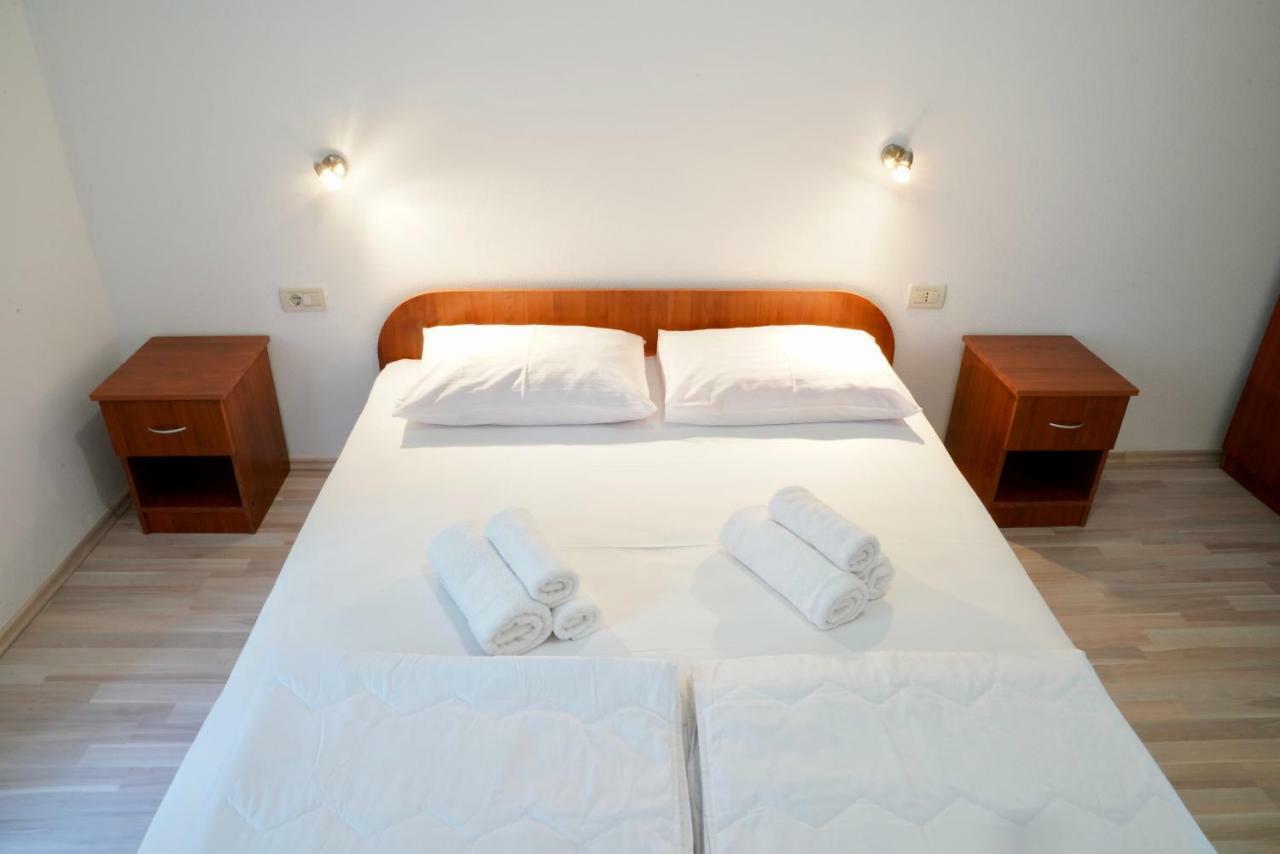 Sesar Apartments Krk - No. 1 Iva Krk Town Eksteriør bilde