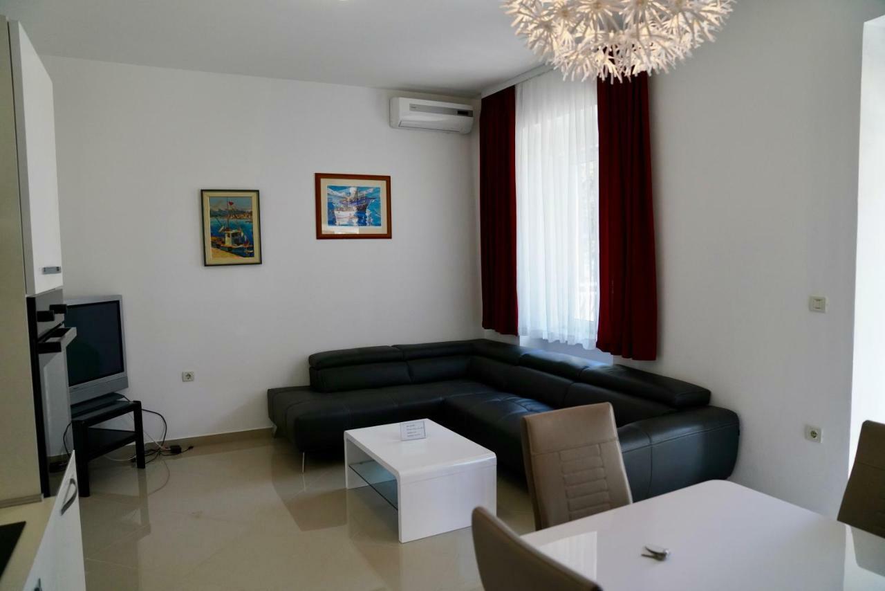 Sesar Apartments Krk - No. 1 Iva Krk Town Eksteriør bilde